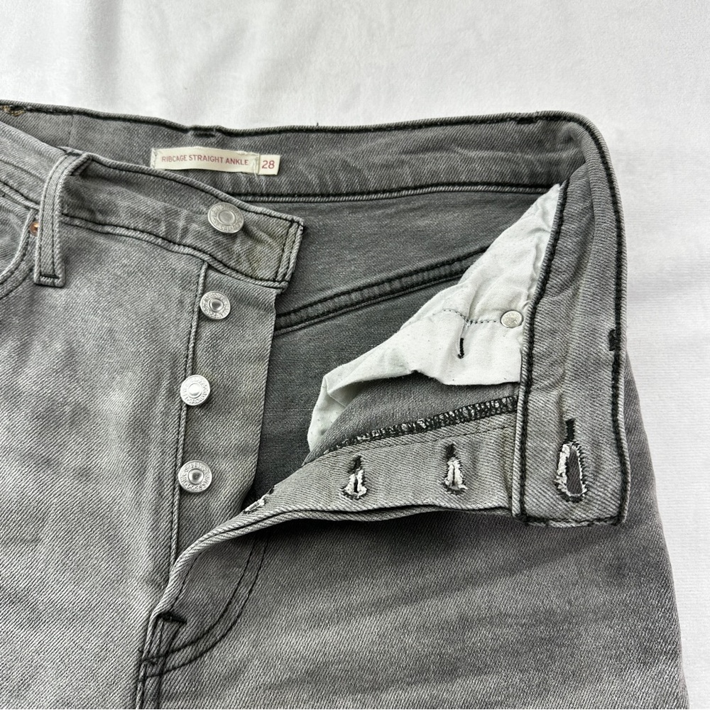 Levi’s Ribcage Straight Ankle Jeans Button Fly Vintage Gray 28 Womens Denim - Picture 3 of 13